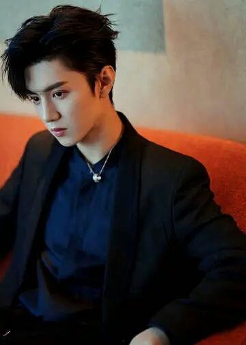 圈内知情人爆料陈哲远沈月,甜蜜互动引粉丝热议